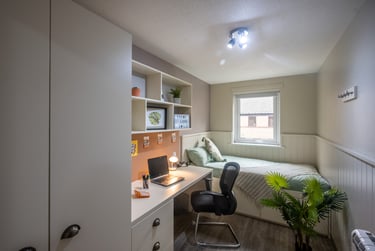 5 Bed Townhouse Standard - Image 3